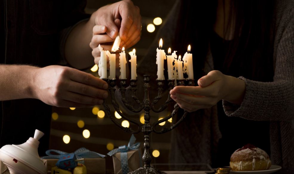 Ways to Celebrate Hanukkah in Assisted Living